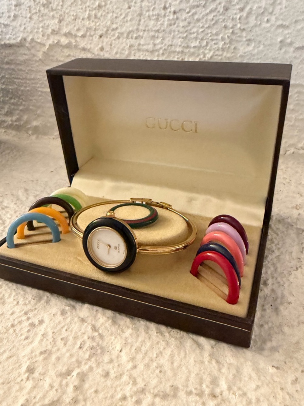 Gucci Gold Bangle Watch with Interchangeable Colorful Inserts - Picture 4 of 7